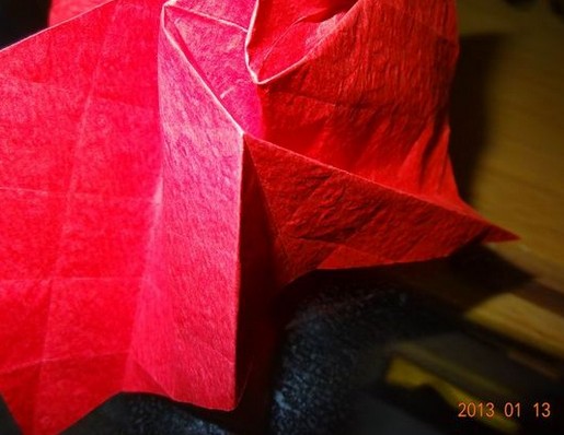 学会简单折纸玫瑰的制作需要花费很大的功夫