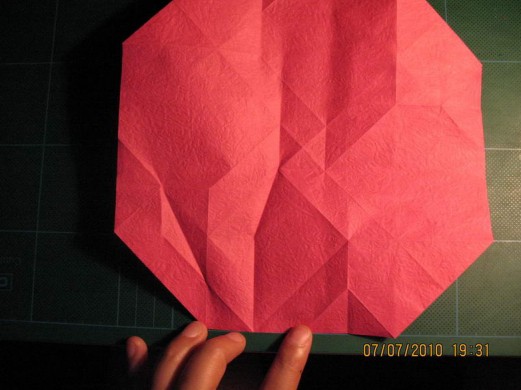 川崎折纸玫瑰在基本的制作方面还是可以进行进一步的加工和精确化的
