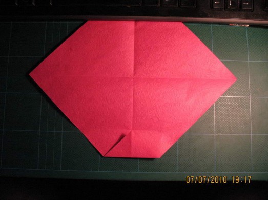 50种纸玫瑰折法中比较有趣的折纸玫瑰就是这个GG折纸玫瑰