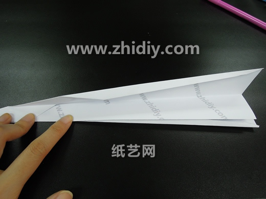 这个折纸飞机的教程会告诉你纸飞机怎么折