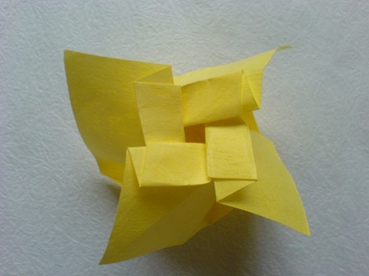 折纸玫瑰另外一个值得关注的点就是折纸玫瑰花的花瓣结构