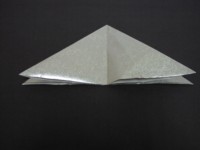 折纸海鸥在一开始制作的时候需要准备好方形的纸张