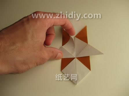 现在还有一个折纸模型出现在我们的面前就是如图所示的样式
