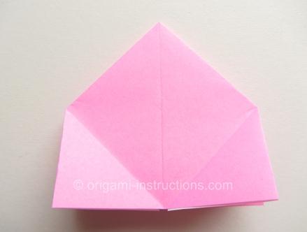这个折纸玫瑰花的制作需要制作出一个立体的结构来进行旋转