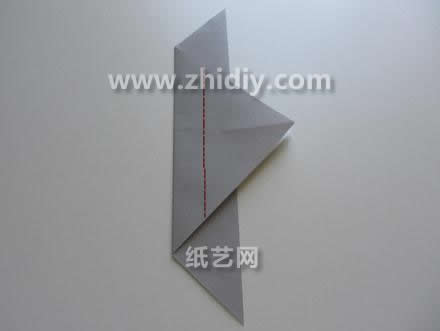 所有的折纸鸟在基本的折纸构型上都有着极大的相似性