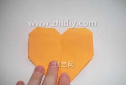 最终完成的手工折纸心样式整体看起来还是可以在情人节到来的时候拿出手的