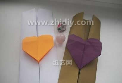 最终完成的情人节扣式折纸心信封还是很漂亮的