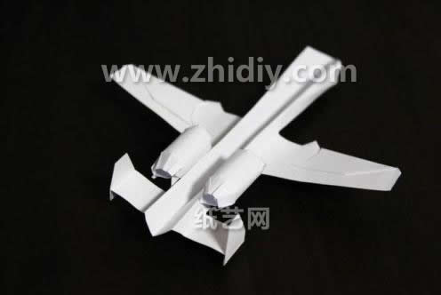 旋转折纸模型可以看到如图所示的这样一个超酷的折纸飞机样式