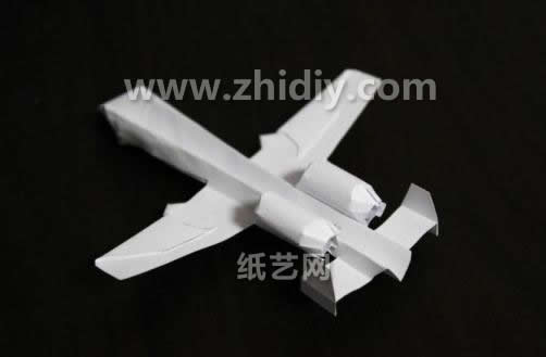 最终完成制作的A10攻击机纸飞机模型制作得到一个如图所示的样式