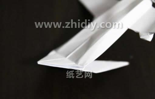 现在得到的折纸飞机主要制作是集中在A10攻击机纸飞机的头部结构上