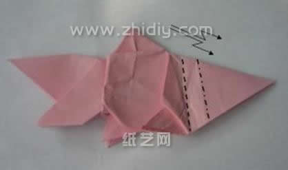 折纸金鱼在最终的外形上还应该注意的就是一些边角的圆润处理