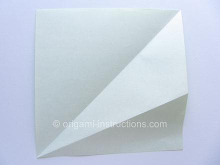 美元折纸的纸张尺寸的裁切是美元折纸学习的一个关键步骤