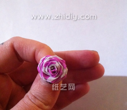 纸玫瑰的折法图解教程一步一步的详解漂亮的纸玫瑰制作