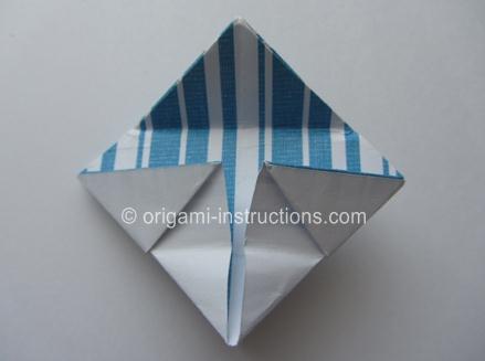 让这个折纸星星盒子有更好效果的关键是使用不同颜色的彩纸