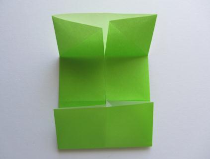 折纸桌子在各种折纸操作中只是属于最为简单的折纸模型制作了