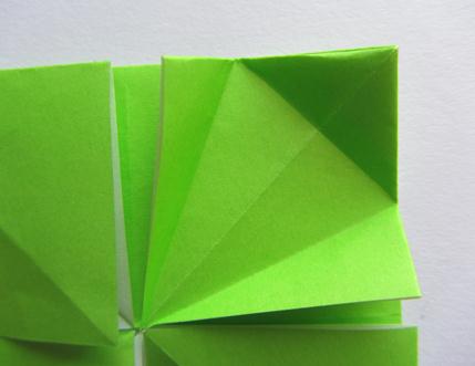 折纸大全图解中最为简单和经典的就是这个折纸桌子构型