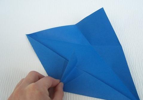 在折纸基本模型的基础上完成后面的折纸结构的制作将会更加的容易