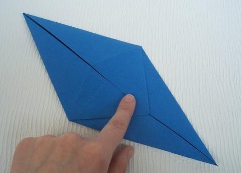 现在看到的这种折纸模型的制作都是以基本的折纸构型为基础进行的