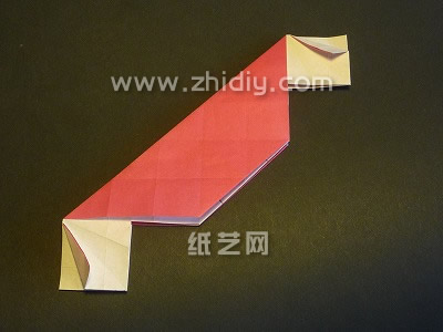 千纸鹤翅膀的折叠本身就是千纸鹤在制作和折叠上的难点