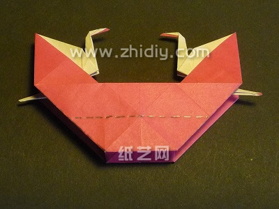 学习折纸千纸鹤应该首先看到千纸鹤的折法是可以解释如何折叠千纸鹤的