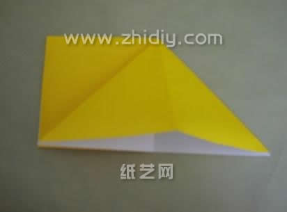 折纸鹰制作中比较重要的地方是对折纸鹰的整形制作和塑形制作