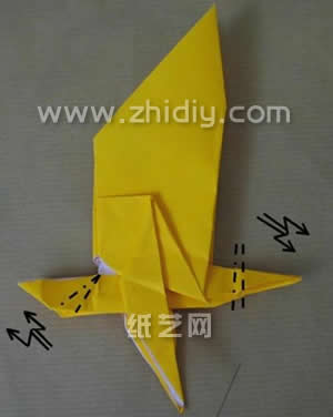 对这个折纸鹰的制作还是需要一些整形方面的折叠操作的