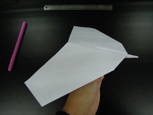 纸飞机的折法之单尖漏斗式滑翔机折纸教程