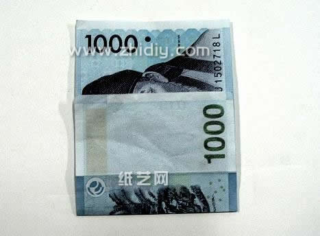 这里使用的是和美元折纸类似的韩元折纸操作