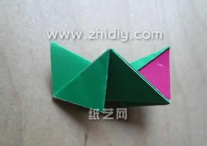 这样的折纸单元模型的折纸制作实际上是相当简单且容易上手的