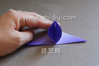 漂亮的折纸花折叠制作能够给大家带来快乐的手工折纸体验