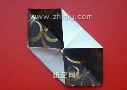 这个漂亮的折纸纸球花实际上也可以算是一个折纸灯笼的制作教程