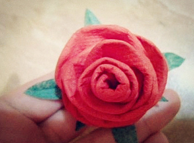 纸玫瑰花的折法之用餐巾纸教你制作玫瑰花