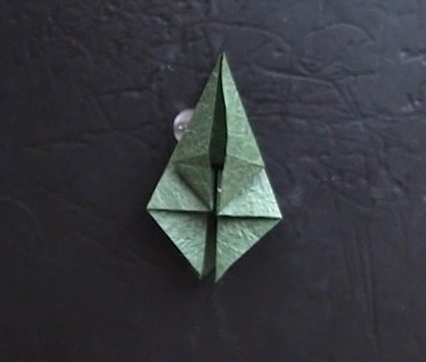 类似于川崎折纸玫瑰花的折法图解教程基本上都是衍生于川崎纸玫瑰的折法