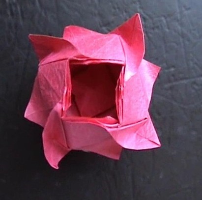 现在学习折纸玫瑰花一般都是从川崎玫瑰的折法开始学习起