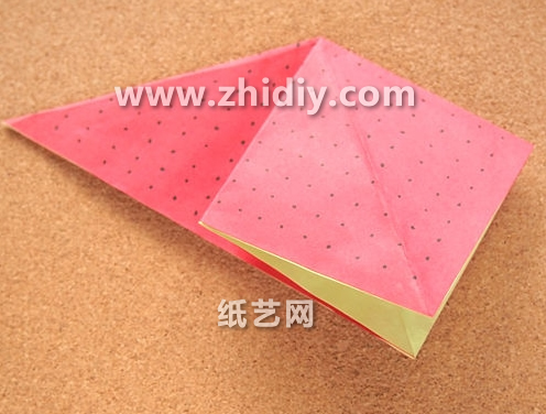 折纸模型的展现样式和常见的一些简单折纸制作是比较类似的