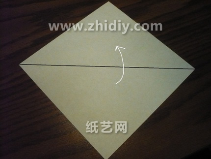 八边形折纸盒子在具体的制作方法上属于经典的组合折纸的制作方式