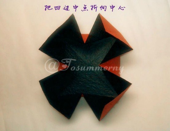 独特漂亮的折纸千纸鹤徽章可以被当做父亲节或者是母亲节的礼物