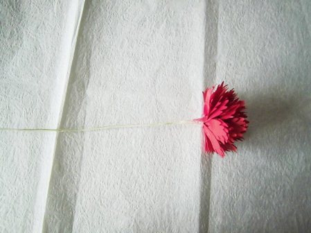 纸艺康乃馨是手工纸艺花中从结构和样式上来说都比较美的一个设计