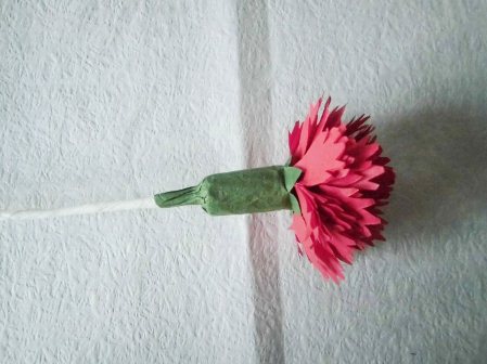 纸艺康乃馨花束本身就表现出其比其他的折纸花更加的容易成束