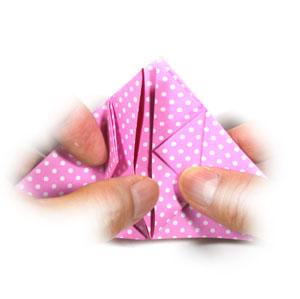 折纸图解教程的方式可以帮助没有折纸经验的同学完成折纸制作