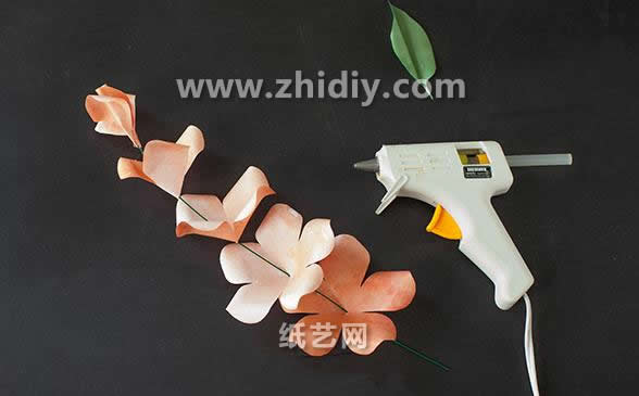 纸艺捧花不但可以用来装饰同时还可以用来当做是新年结婚时的捧花