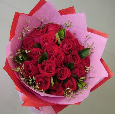 在爱的最高点折纸19朵红玫瑰，用一生时间慢慢诉说19朵红玫瑰花语