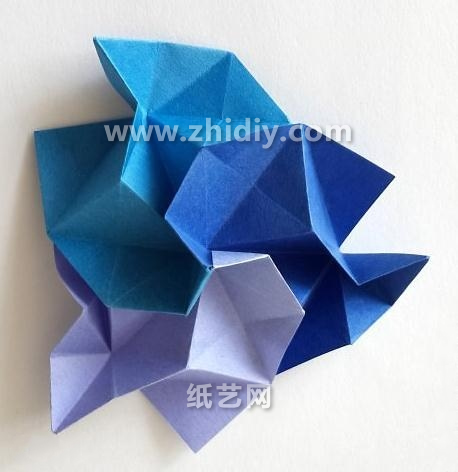 将基本折纸单元模型的构型通过聚合折纸的方式呈现出来