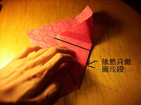 经典款式的折纸玫瑰花礼盒的折法图解教程一步一步的教你制作这个折纸玫瑰花礼盒