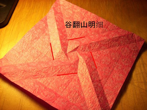 之前推荐的折纸玫瑰花盒子的制作就是通过组合折纸的方式完成制作的