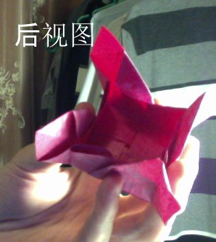 有效的折叠是保证折纸玫瑰花礼盒构型漂亮的一个关键要素