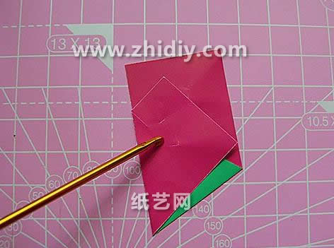 基本折纸单元模型是完成这个折纸花球灯笼必须要进行操作的部分