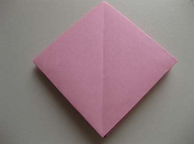 折纸星星的基本折法图解教程帮助大家一步一步的完成折纸星星的折叠