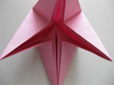 展现出来的折纸星星通过折叠的方式表现出大家对于手工折纸制作的喜爱