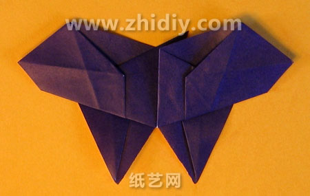 现在看到的折纸蝴蝶构型已经将漂亮的样式进行了生动的呈现